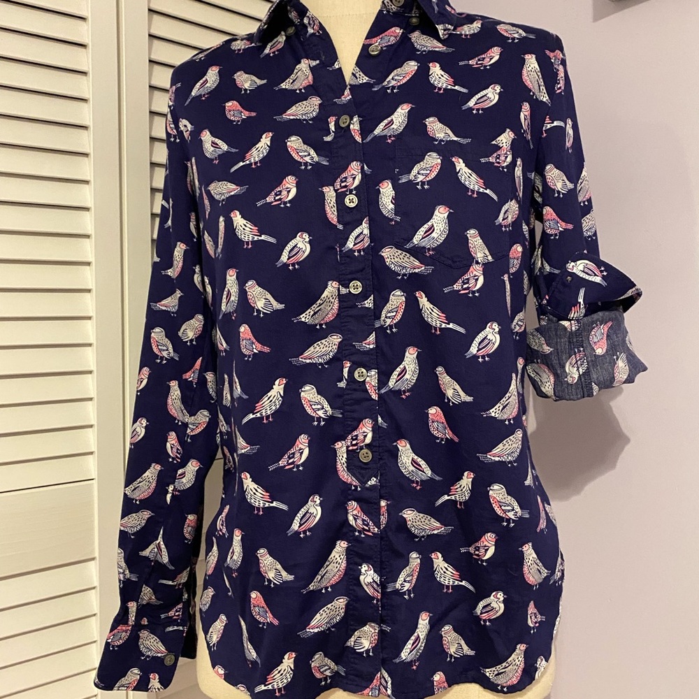 Gap shrunken boyfriend shirt.